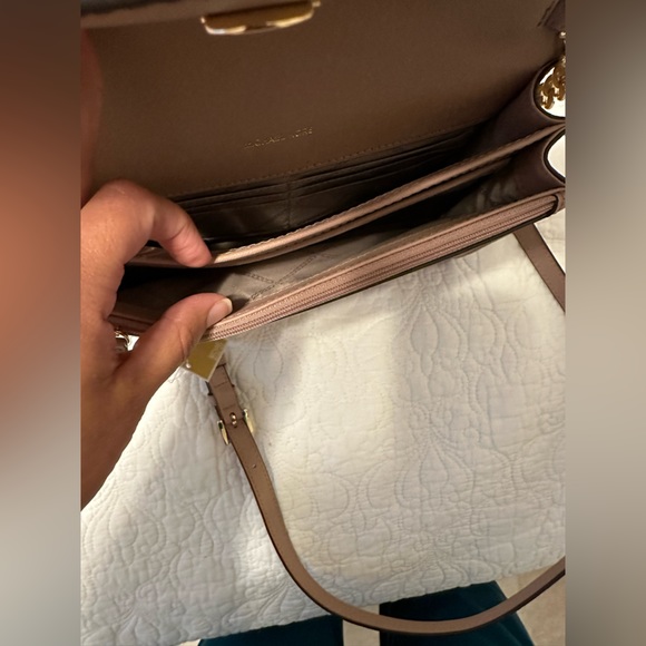 Michael Kors Bundle crossbody - Picture 6 of 7